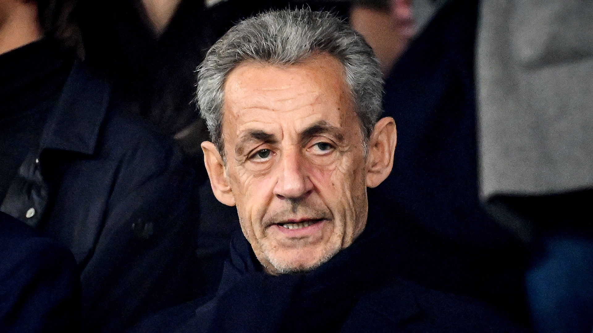 Суд отправляет на тюремные нары экс-президента Франции