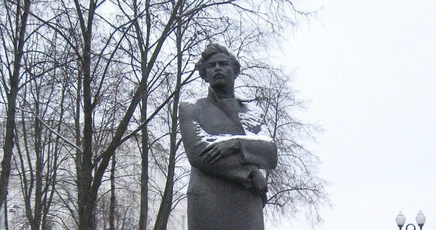 Памятник богдановичу в минске. Прырода вачыма максіма багдановіча. Сачинение прырода вачыма максима багдановича. Водгук верша максима багдановича плакала лета. Прырода вачыма максіма багдановіча.