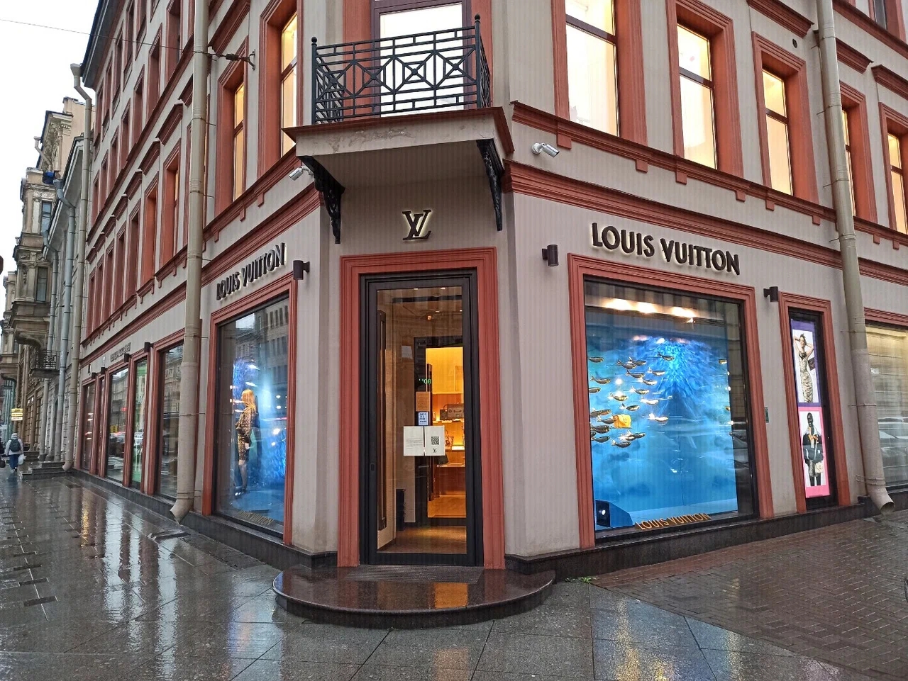 Бутик Louis Vuitton на Невском проспекте, 115 работал с 2016 по 2022 годы