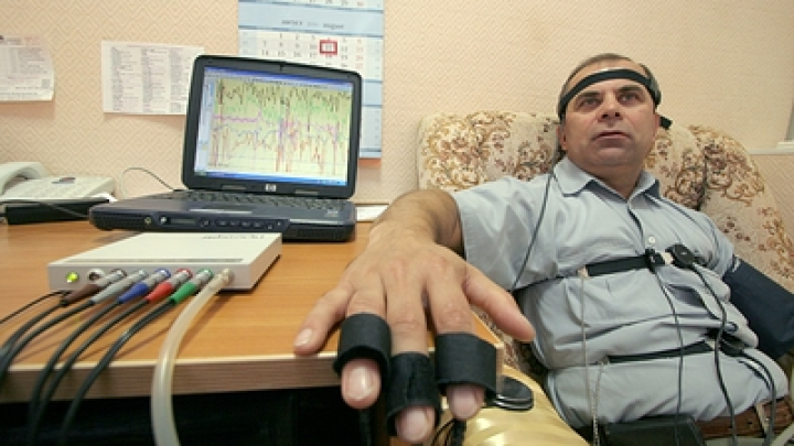 Использует детектор лжи - самая ревнивая женщина в мире придумала уникальную проверку мужа на верность