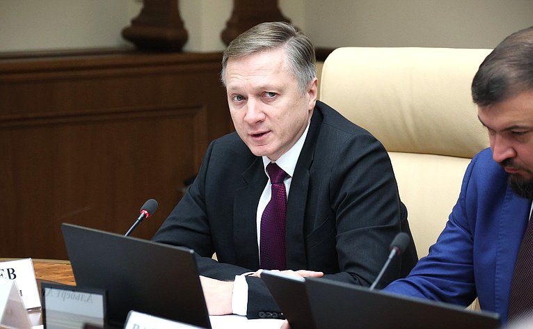 Совещание Комитета СФ по экономической политике «Вопросы увеличения производства автомобилей для оказания услуг такси с учетом требований к уровню их локализации»