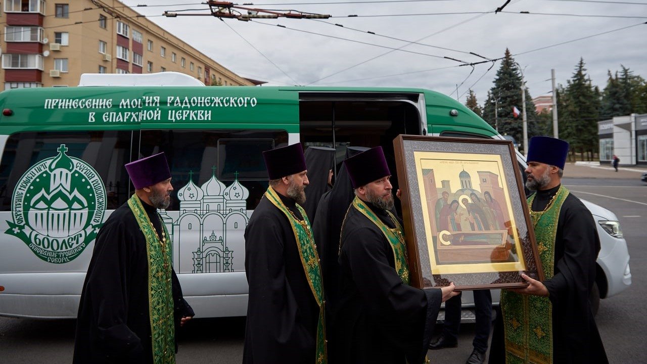 Курск православный. Мощи в Курске. Телевидение Курск встреча мощей Сергия Радонежского. Обретение мощей св Даниила Московского 12 сентября. Мощи преподобного Сергия Радонежского Сергиев Посад.