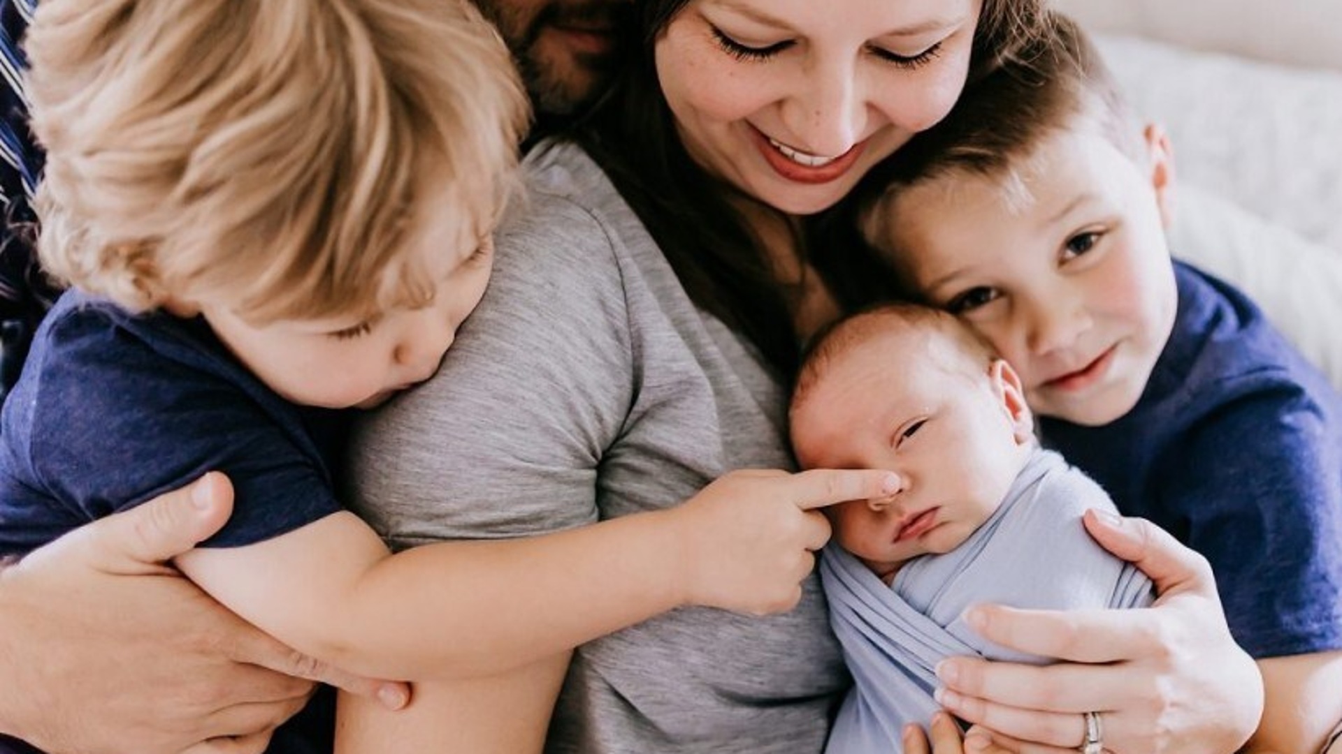 Государственная поддержка семьи в россии. Поддержка многодетных семей. Соц поддержка для многодетных. Меры поддержки многодетных семей. Социальная поддержка семей.