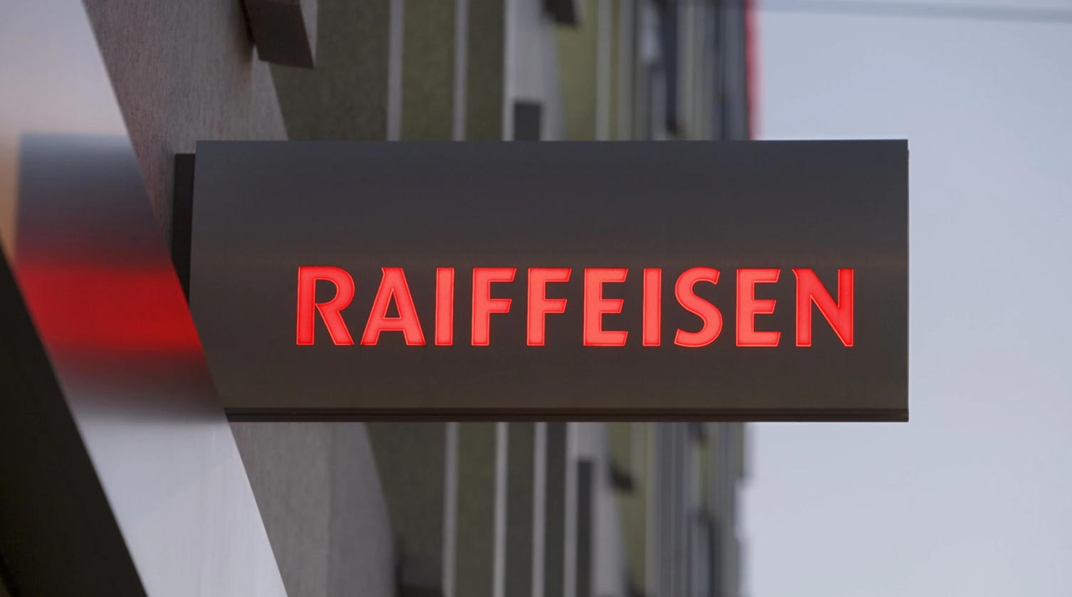 Raiffeisen банк Швейцарии. Swiss Raiffeisen Group. Raiffeisen Швейцария банк логотип. Raiffeisen Bank закрыл корсчета всем банкам из России, кроме своей "Дочки".