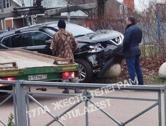 В Тульской области водитель Nissan залетел на полусферу