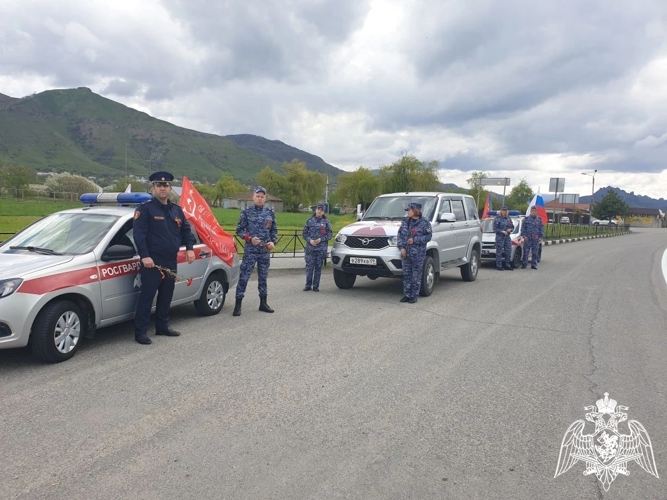 В Карачаево - Черкесии сотрудники Росгвардии провели автопробег, приуроченный ко Дню Победы