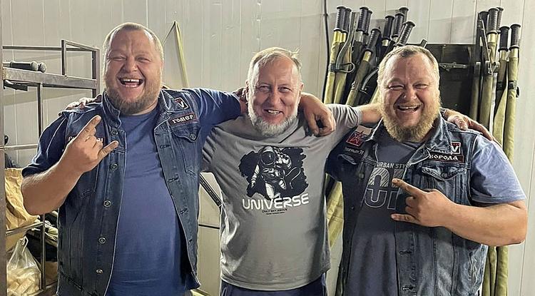 За каждого из нас. Ровеньские волонтёры поддерживают бойцов на фронте