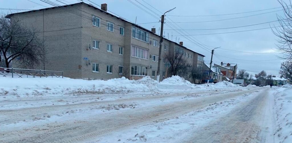 В Погаре чиновников наказали за заваленные снегом центральные дороги