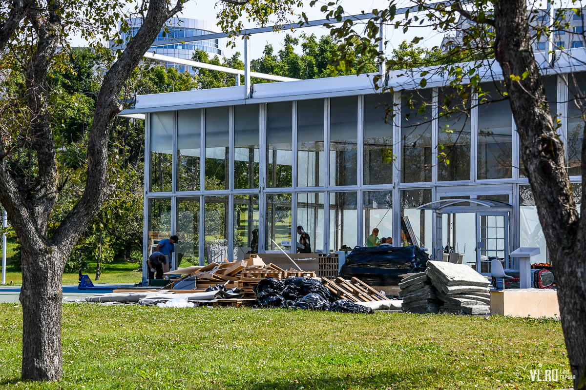Снос павильонов. Павильоне разбор. Павильоне разбор. Павильон на рынке. Рынок псков на четырех углах.