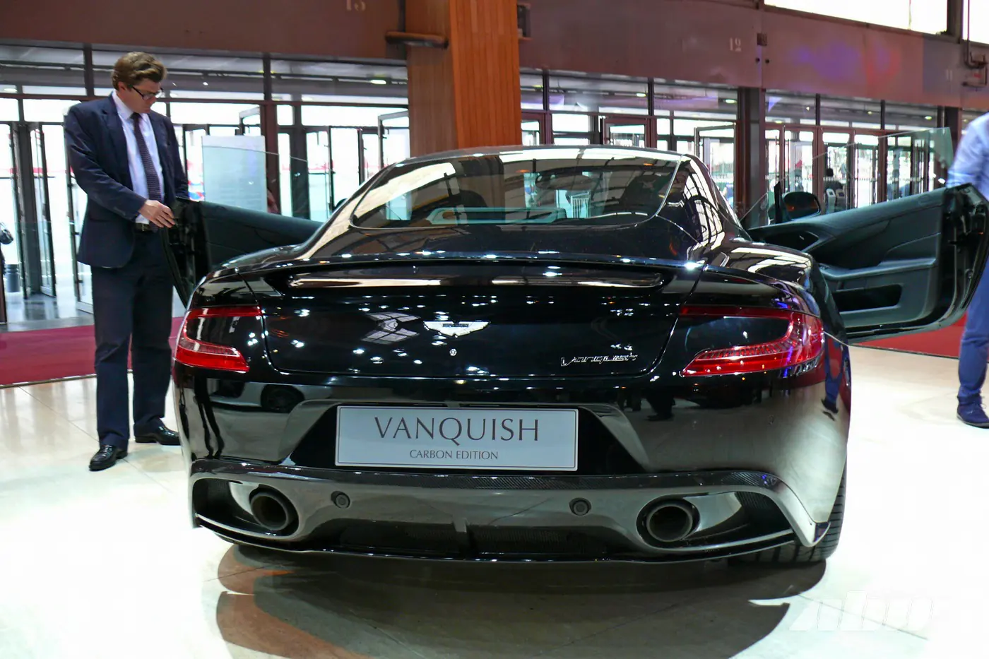 Три поколения победителей: четвертьвековой юбилей Aston Martin Vanquish