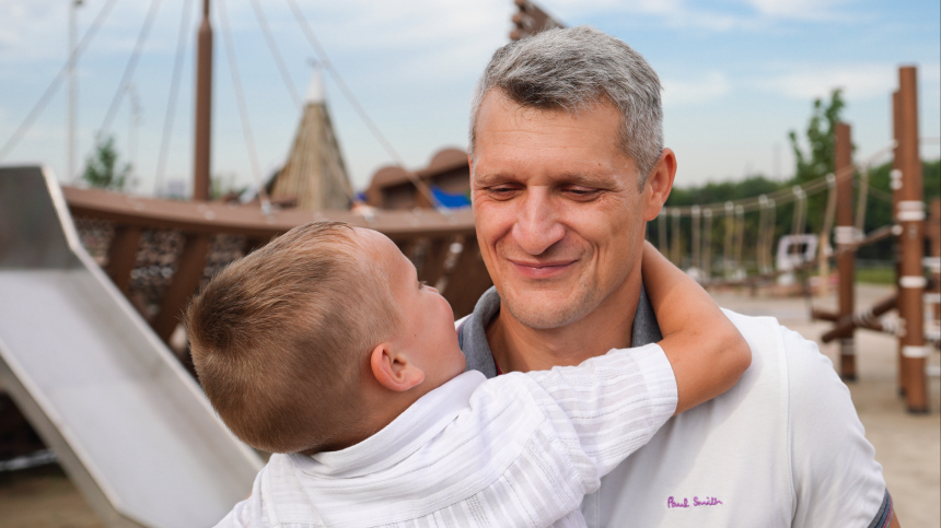 Когда в России День отца в 2025 году и как поздравить папу