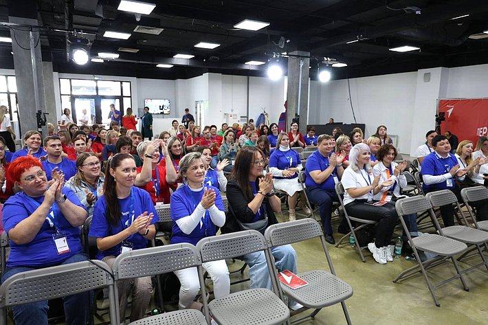 Андрей Хапочкин организовал в Южно-Сахалинске встречу активистов «Движения Первых» с командиром экипажа танка «Алеша»