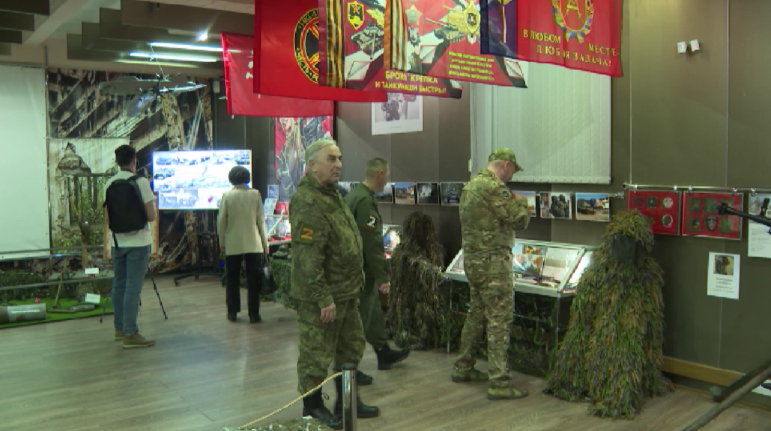 В музее «Боевая слава Урала» в ОДО открылась выставка, посвящённая СВО
