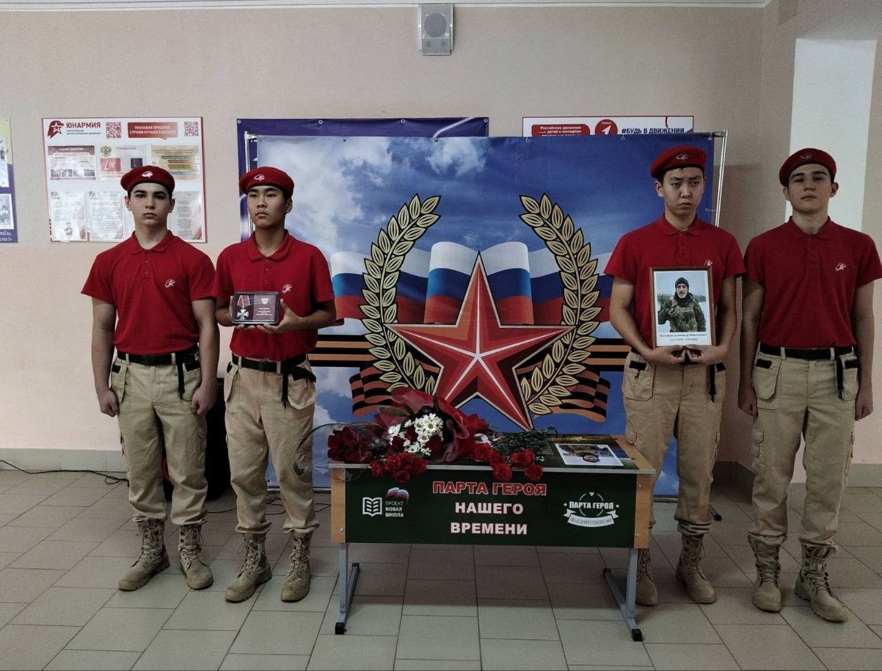 В Калмыкии в Сарпинском районе открыта Парта героя, посвященная выпускнику Садовской средней школы № 2 Александру Котлярову.