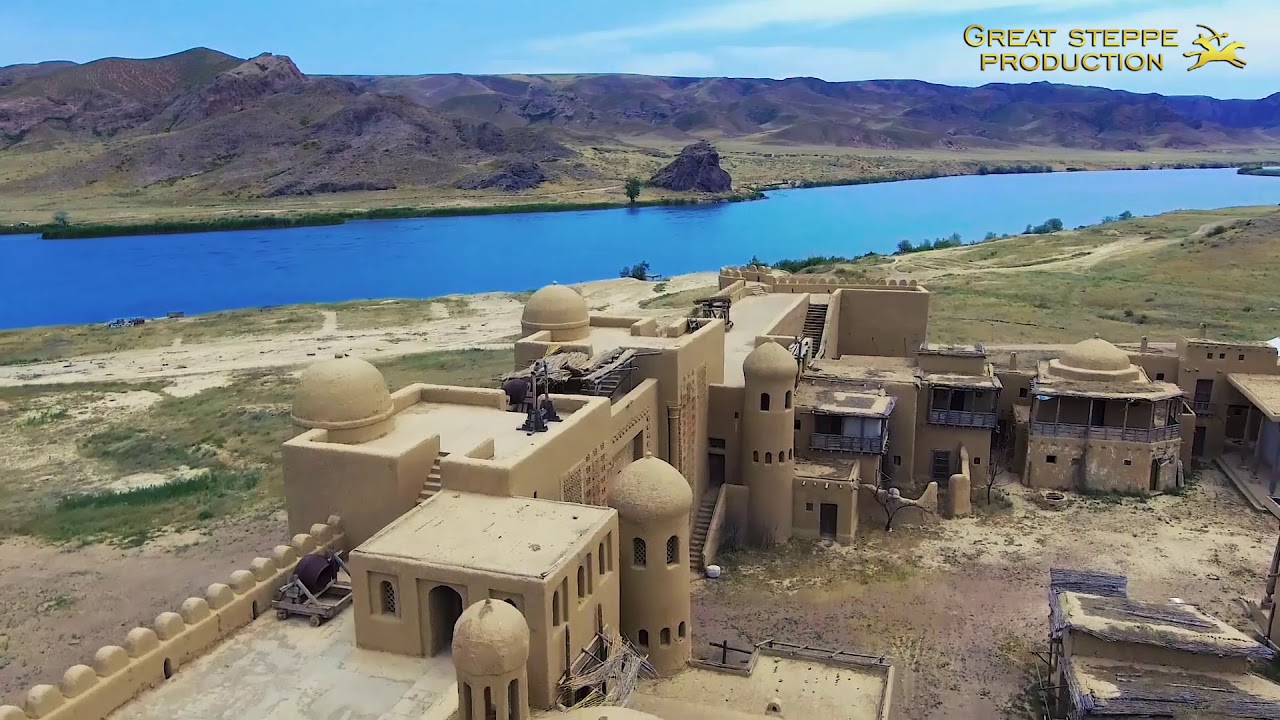 городской кочевник. казахстан номад крепость. город кочевников алматы. город кочевников крепость номад. кочевник алматы.