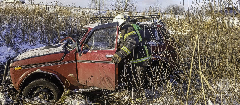 Благодаря оперативным действиям сотрудников МЧС России в этом году спасены жизни 39 участников дорожно-транспортных происшествий