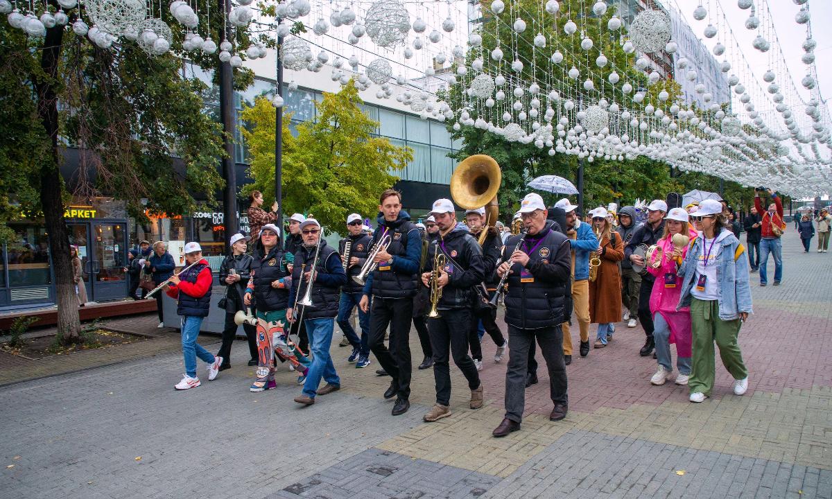 Парад музыкантов дал старт джаз-фестивалю в Челябинске