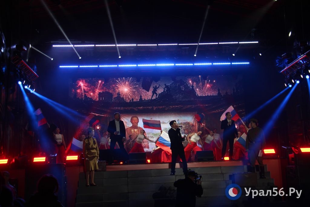 Салют Победы прогремел над Оренбургом и Орском: фото и видео 