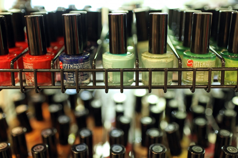 В Мурино мужчина в состоянии опьянения разрушил маникюрный салон