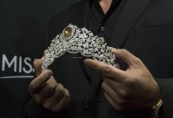 Нынешняя корона конкурса изготовлена из чешских кристаллов