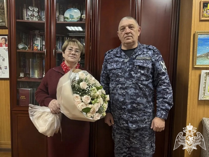 В Дагестане росгвардейцы поздравили журналистов с Днем российской печати