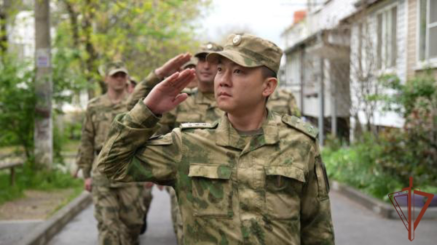 Росгвардейцы поучаствовали во всероссийской акции «Парад у дома ветерана» в Кабардино-Балкарии