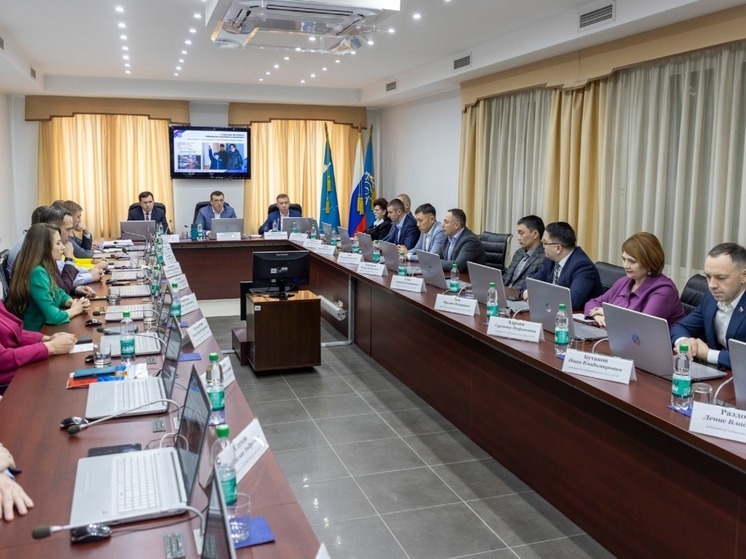Губернатор Валерий Лимаренко провел встречу с депутатами Думы Южно-Сахалинска