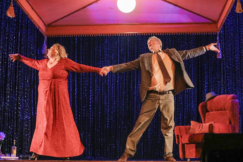 Пьеса «Пришёл мужчина к женщине» рассказала старооскольцам о встрече двух одиноких сердец