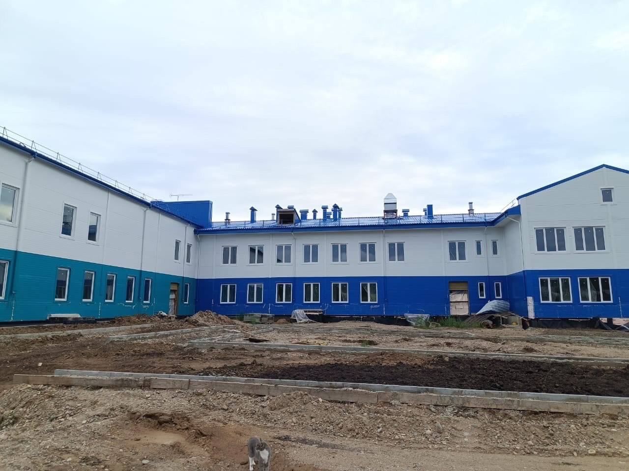 Школа-сад в деревне Евдокимова близка к завершению, но пока еще не сдана