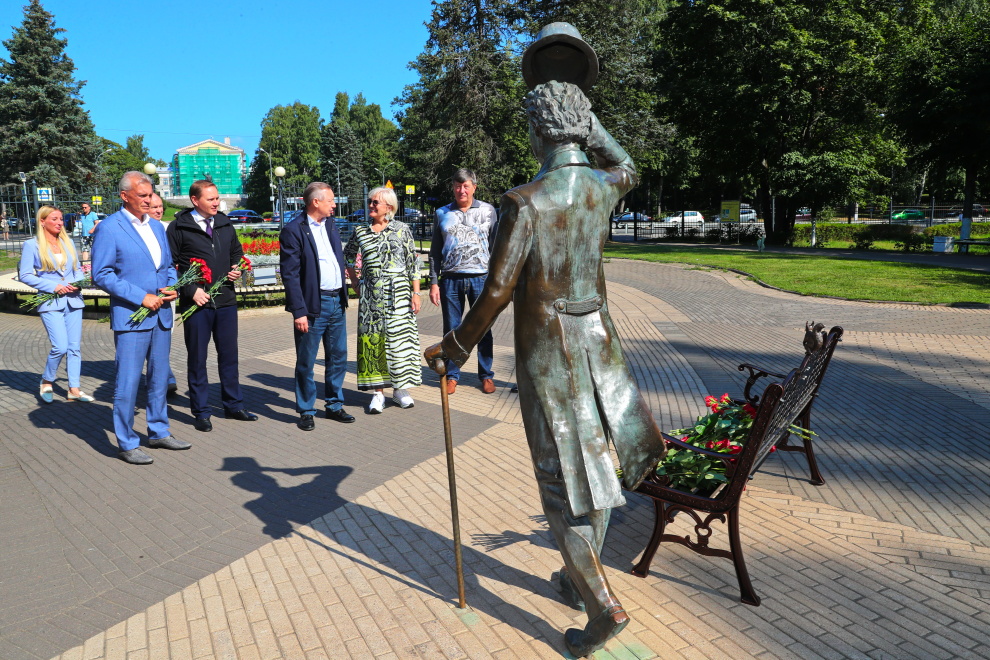 Памятник вицину в зеленогорске фото