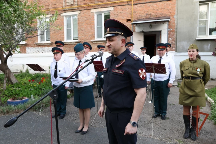 В Самаре росгвардейцы присоединились к акции «Парад у дома ветерана» 