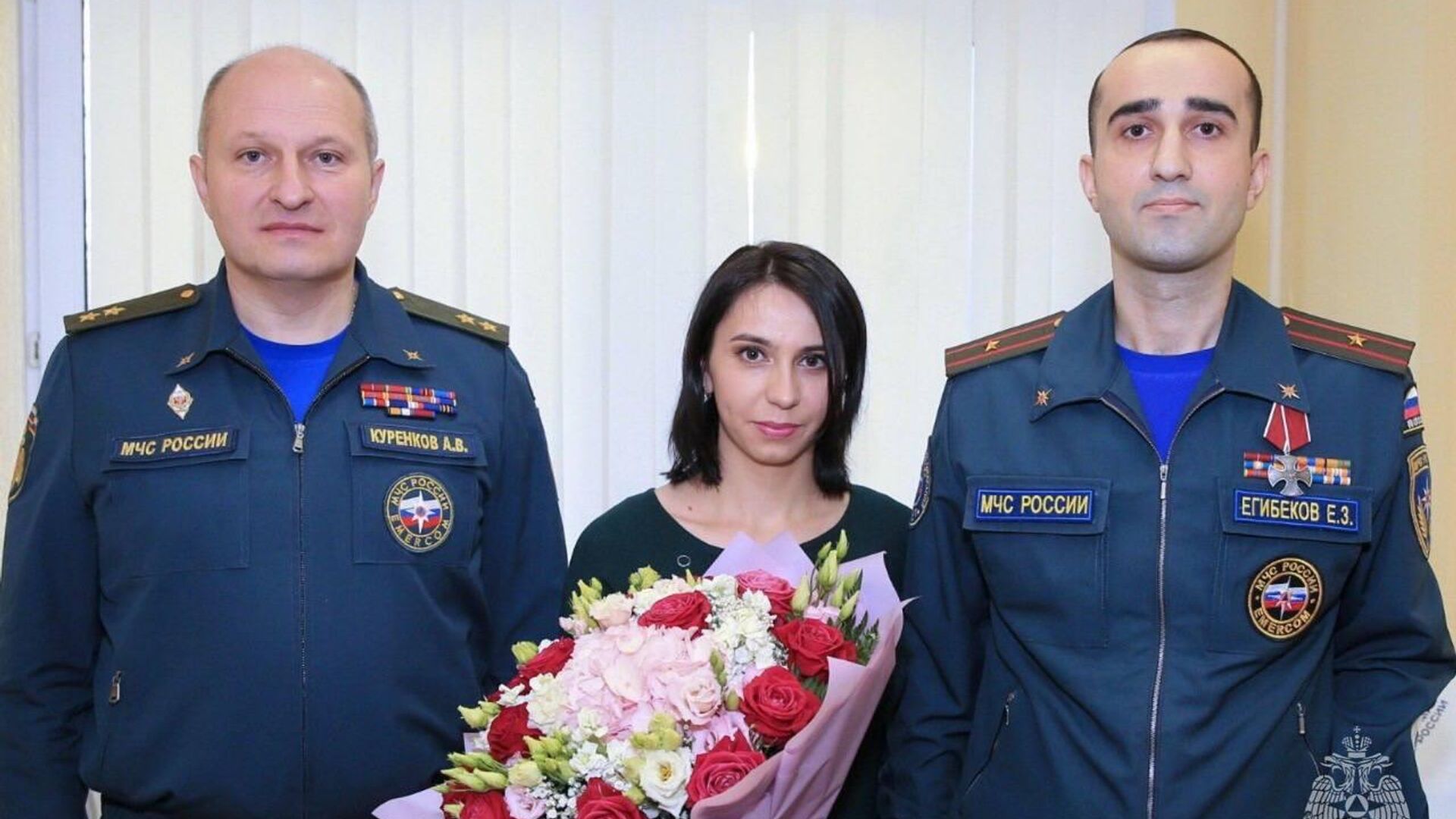 Медаль за спасение погибавших. 294 цсоор лидер. Начальник пиротехнического отдела центра лидер. Начальник пиротехнического отдела центра лидер. Офицер мчс.