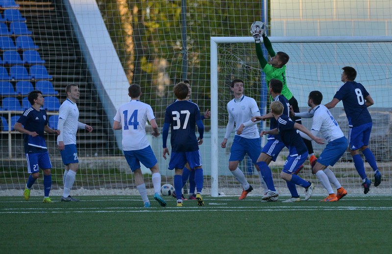 Динамо киров. Киров футбольная команда. Стадион динамо киров. Киров футбольная команда. Динамо киров логотип.