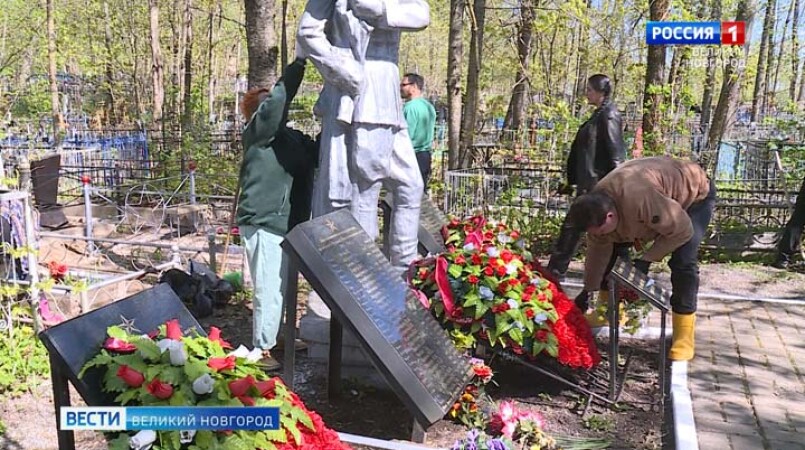 На Петровском кладбище новгородские волонтеры привели в порядок могилы  защитников и освободителей Новгорода