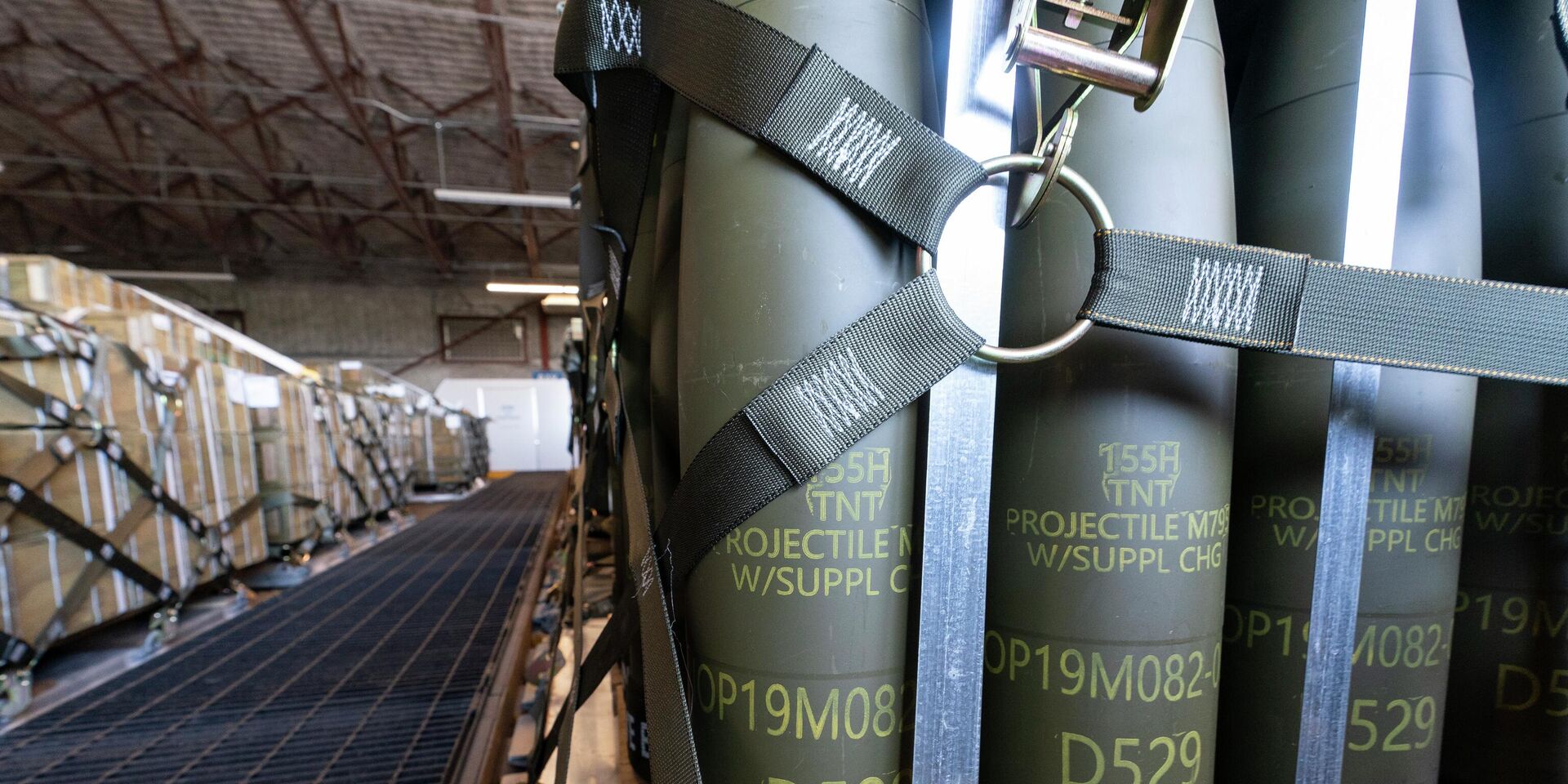 Боеприпасы для украинской армии на военно-воздушной базе Дувр, штат Делавэр, США. Архивная фотография - ИноСМИ, 1920, 07.04.2025