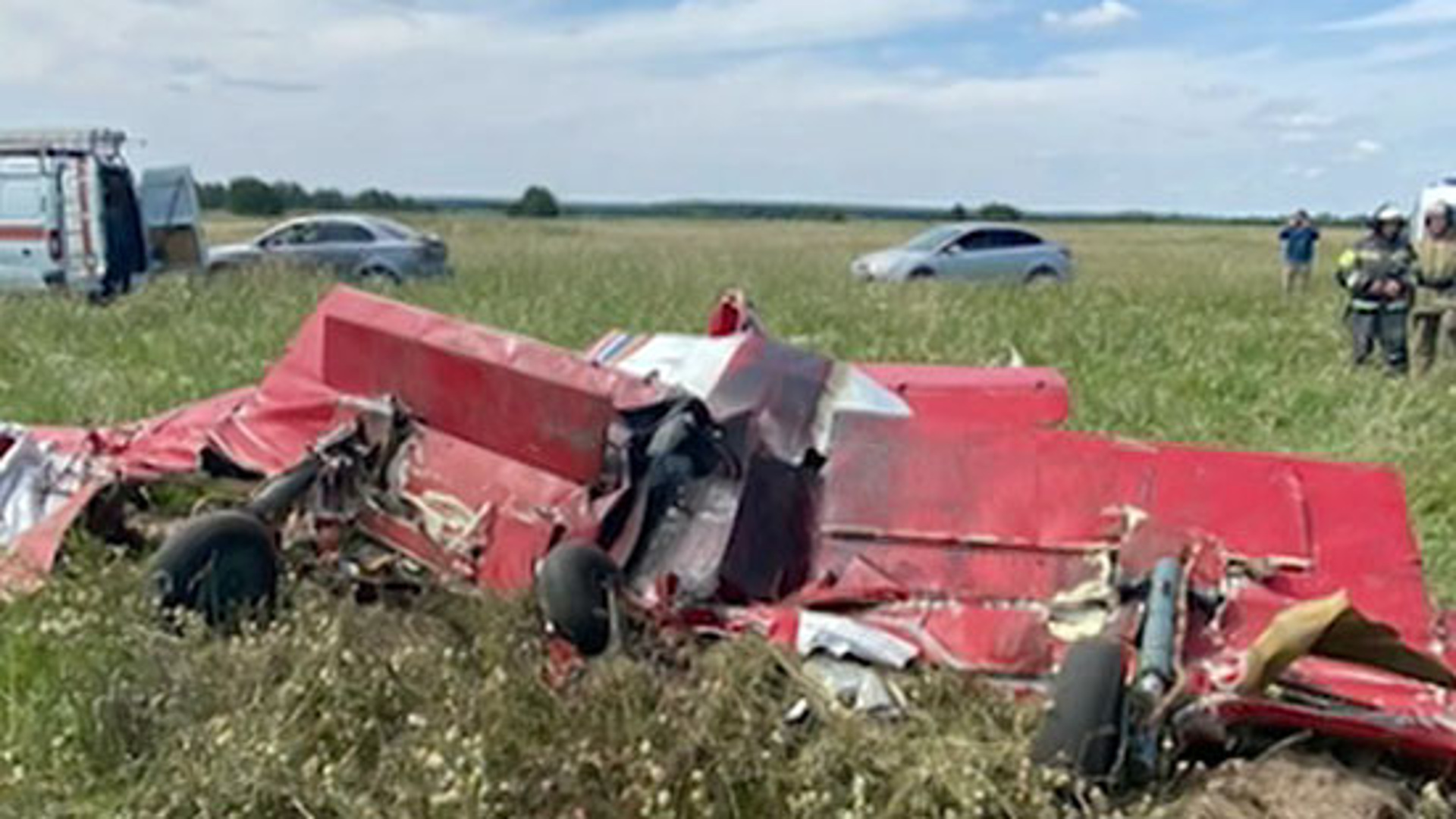 Як 52 скорость. Крушение як 52 в самарской. Сбитый як 52. Як 52. Спортивные легкомоторные самолеты.