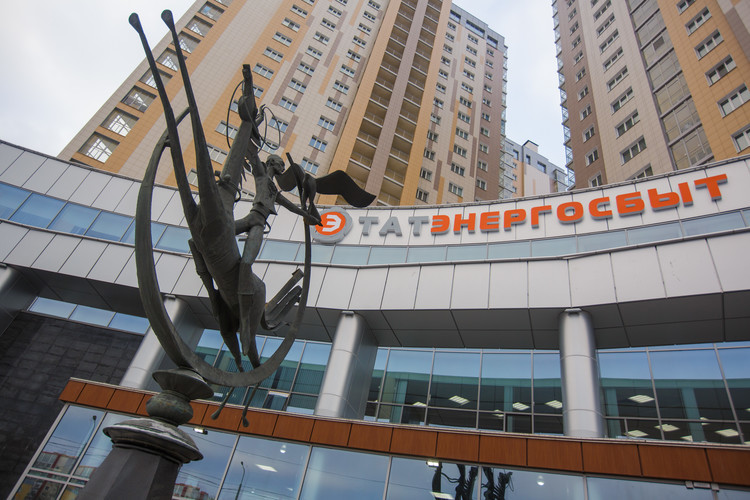 Замыкает первую десятку нашего рейтинга АО «Татэнергосбыт» — оно получило более 5 тыс. подрядов на общую сумму 8,1 млрд рублей