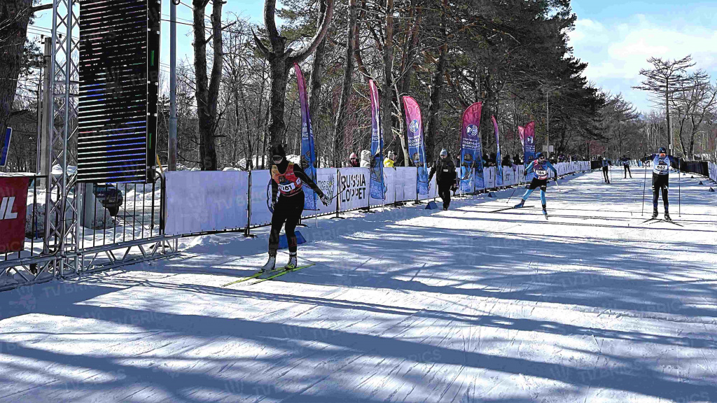 na-sakhaline-nagradili-pobediteley-i-prizerov-lyzhnogo-marafona1.jpg