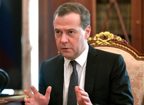 Фицо стал жертвой покушения неслучайно – Медведев