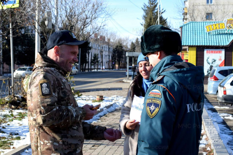 Сигарету на конфету: акция здоровья от МЧС России по ЕАО прошла в Биробиджане