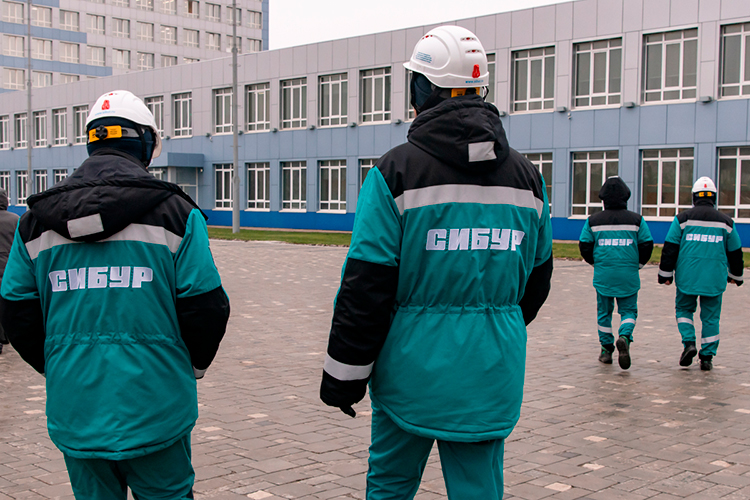 Только под конец 2025-го стало известно, что под жернова оптимизации попали около 400 человек