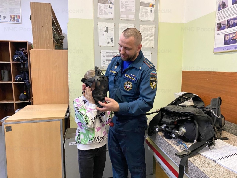 Сотрудники МЧС России провели познавательную экскурсию для школьников