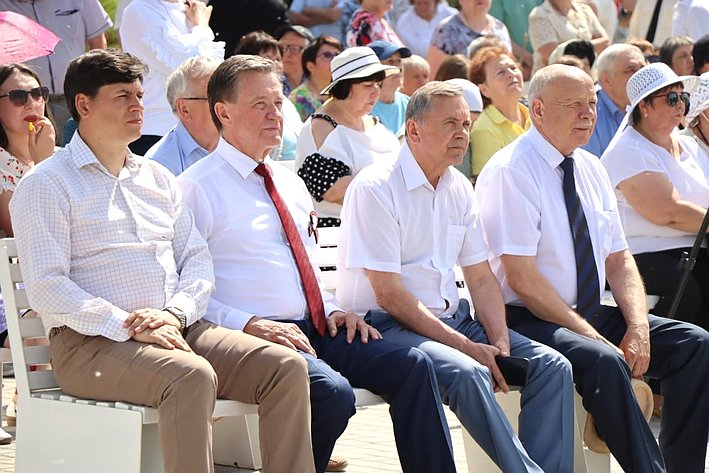 Сергей Рябухин в ходе поездки в регион принял участие в 57-м Всероссийском Пушкинском празднике поэзии в с. Языково Карсунского района