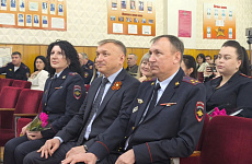 Поздравление с 8 Марта сотрудниц скорой медицинской помощи, управления по делам ГО и ЧС, правоохранительных органов
