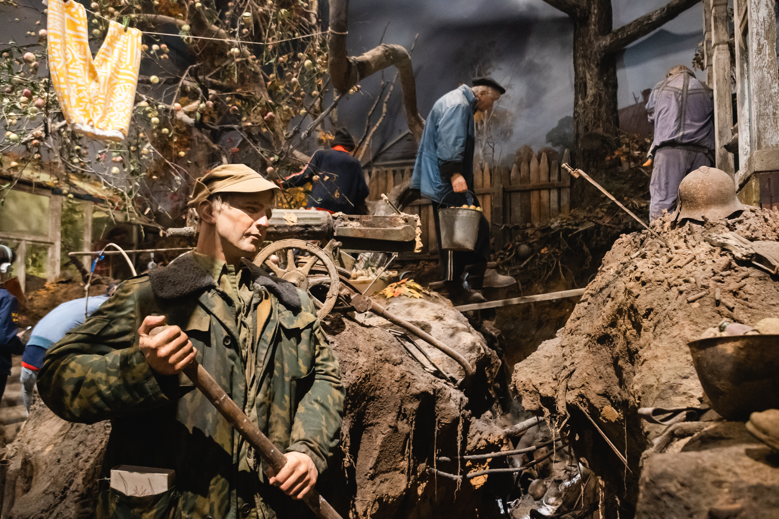 Киностудия «Ленфильм» провела экскурсию для блокадников 28