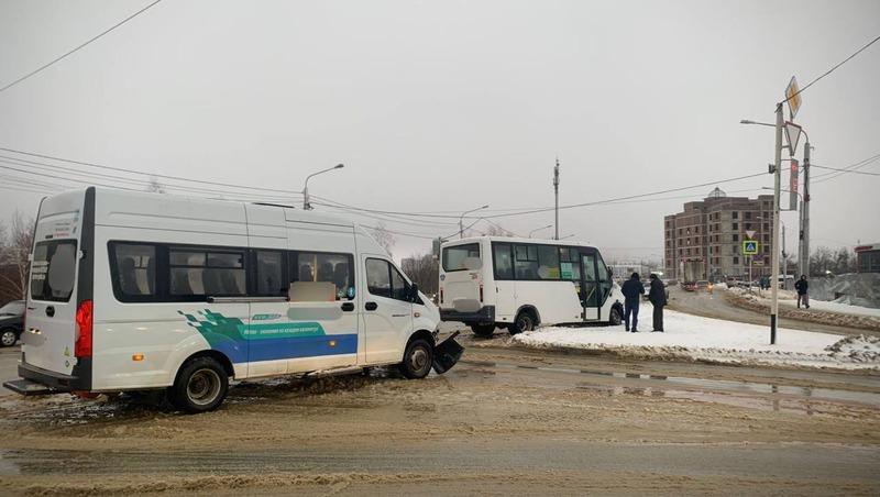 Две маршрутки попали в ДТП на оживлëнном перекрëстке в Ставрополе