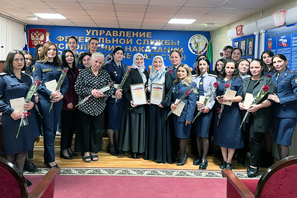 Сила материнской молитвы: в гостях у сотрудниц УФСИН побывали представительницы регионального Муфтията