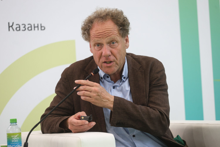 По словам Штефана Дюрра, группа компаний «ЭкоНива» вынуждена заморозить все планы по строительству новых молочных ферм из-за переизбытка сырья на рынке и низких цен