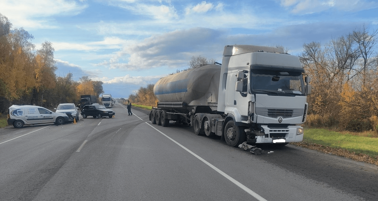 грузовики орел. грущовик орел. грузовик с орлом. грузовики орел. Man tgm 18.