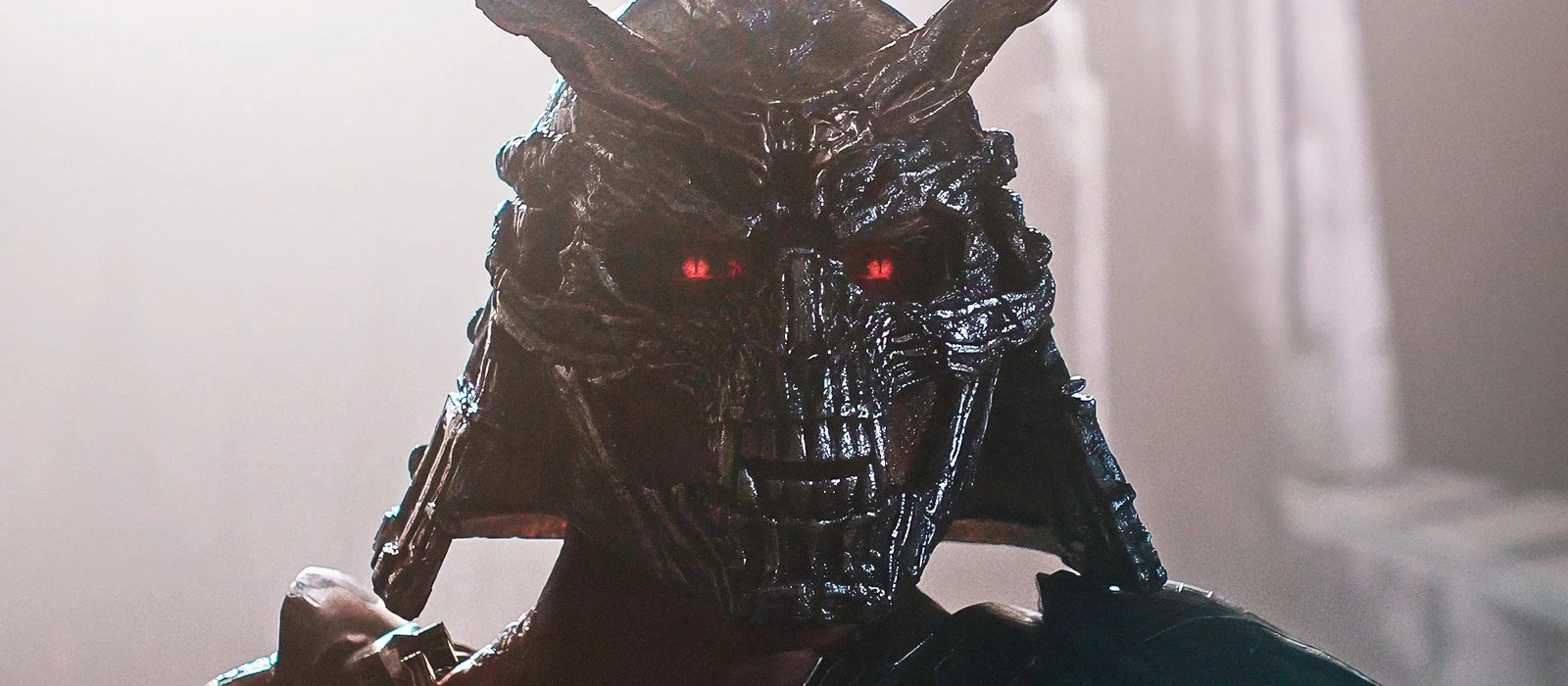 Шао Кан, Джонни Кейдж и другие актеры из фильма Mortal Kombat 2 отреагировали на перенос даты премьеры